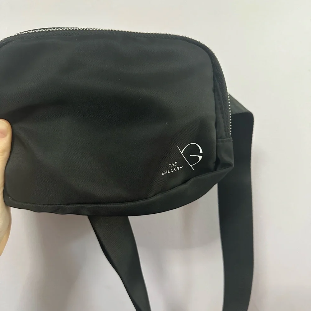 Gallery Women’s Black Belt Bag - Picture 1 of 4